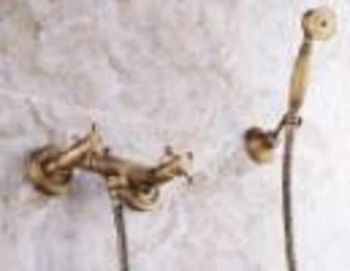 Bath or shower fitting